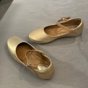 Clark’s Gold shoes brand new